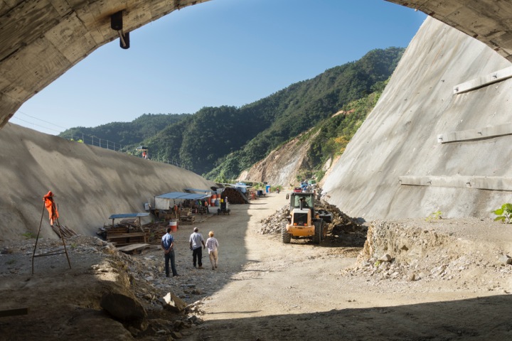 Vista de Colotepec del túnel de Santa Martha. 
El túnel de 223 metros debe estar terminado en enero.