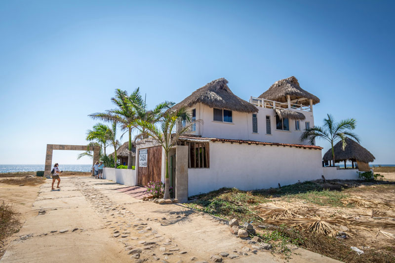 Casa frente el mar de venta o de renta en Palmarito.
