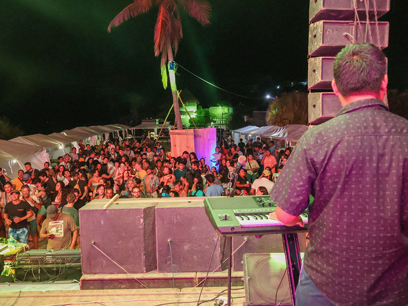 Photo: Alex Espinoza