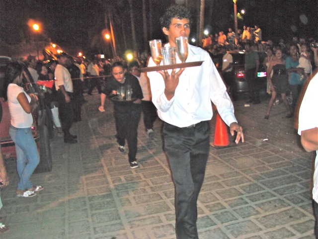 Race of the waiters, Zicatela, 24 Nov 2012